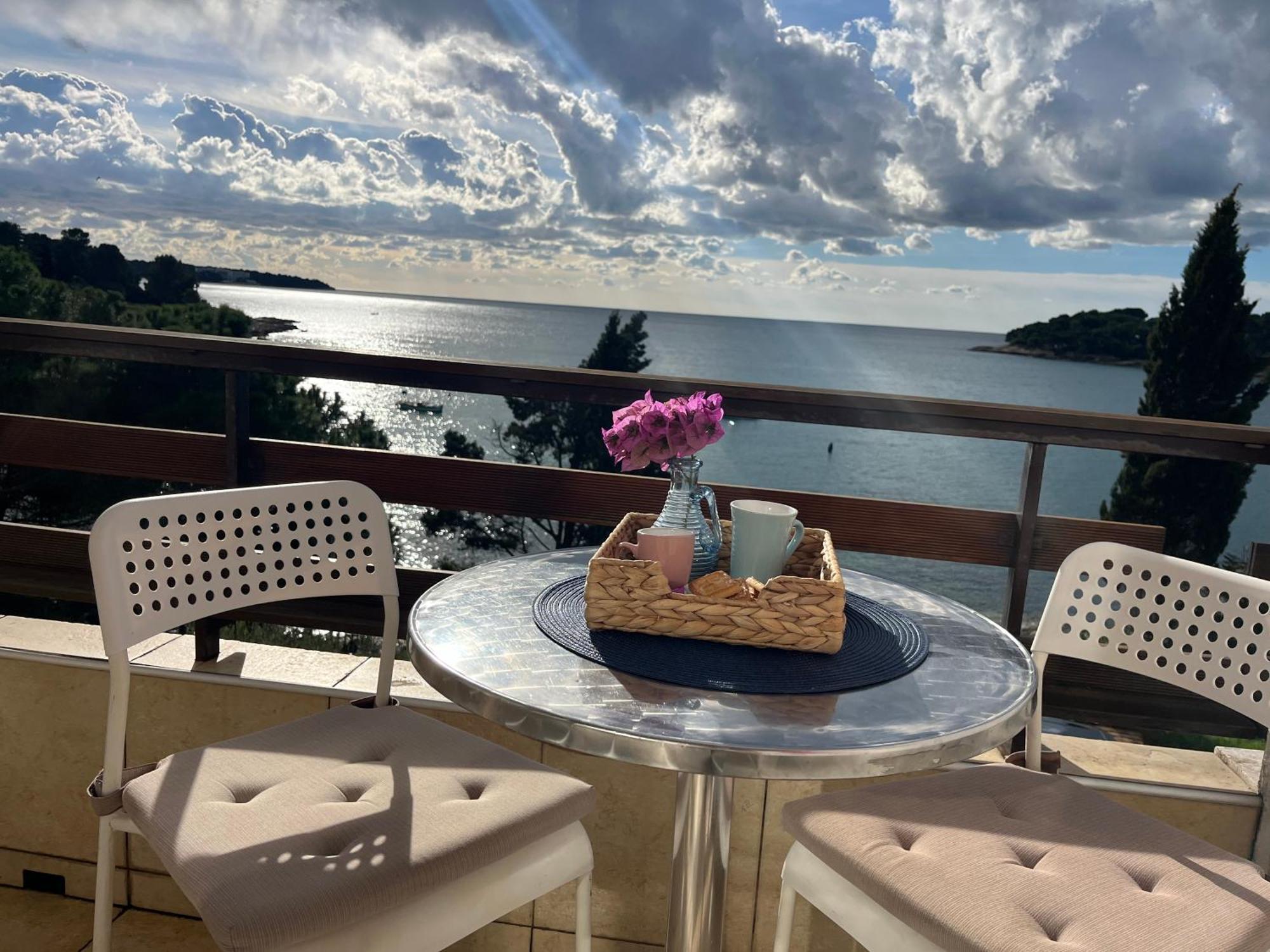 Apartment With A Sea View Pola Esterno foto